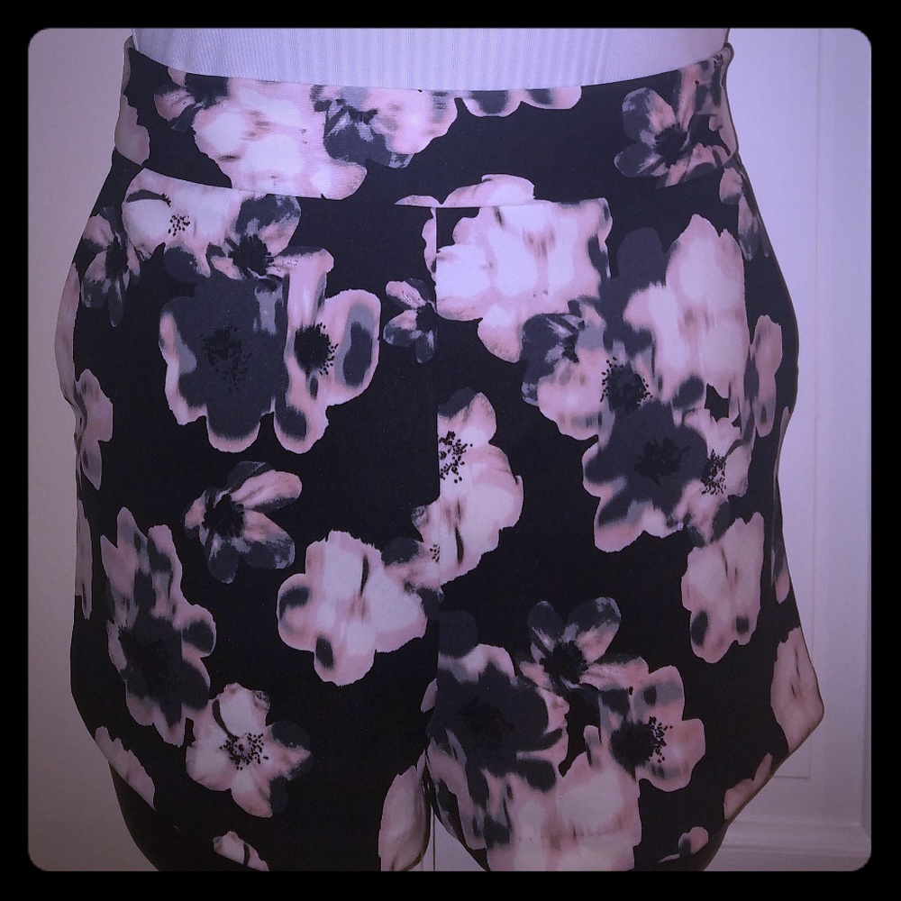 EXPRESS High waist Shorts🌺